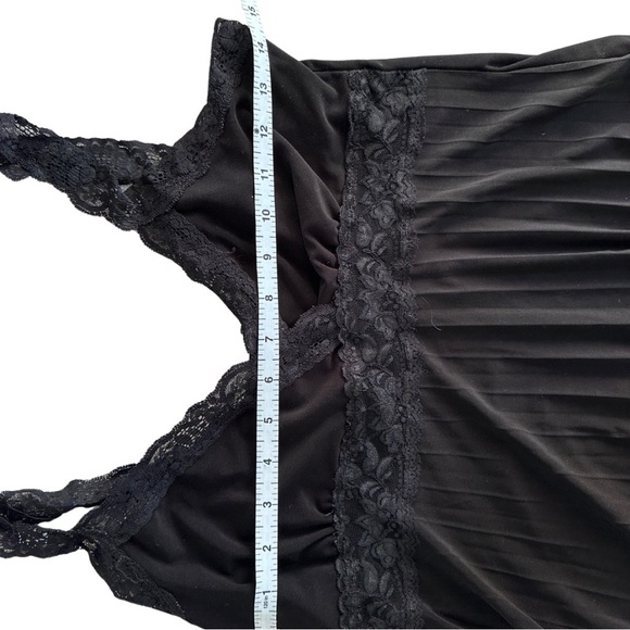 Elegant Black Lace Trim Camisole - Picture 5 of 6